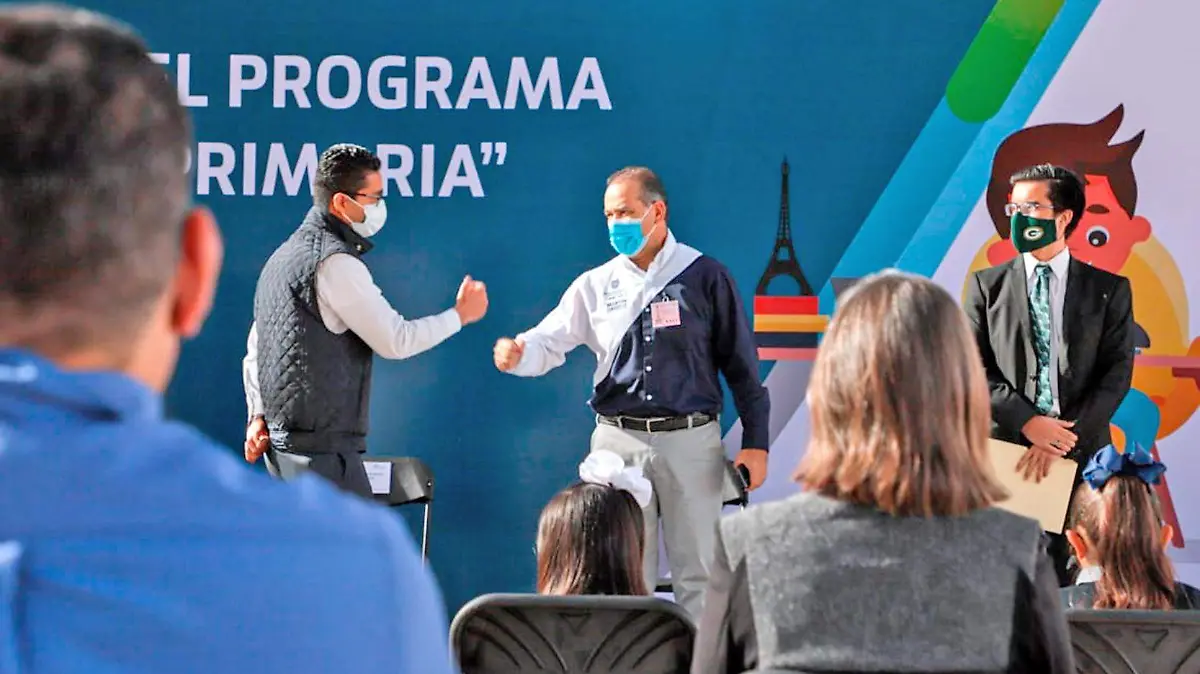 Martin Orozco presenta programa de idiomas